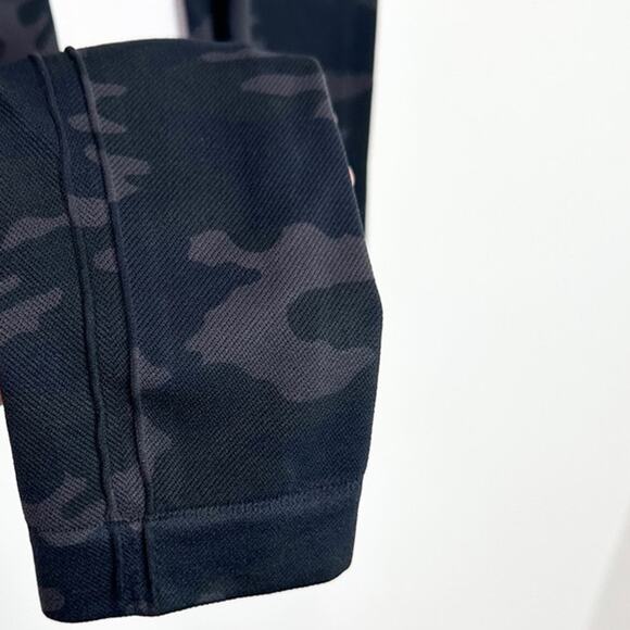 Spanx Look at Me Now High-Waisted Seamless Leggings Black camo small petite - Picture 5 of 6